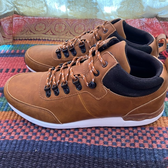 Brand new men’s tan leather shoes.  No brand name.  Size 44 European / 11 US - Picture 3 of 10